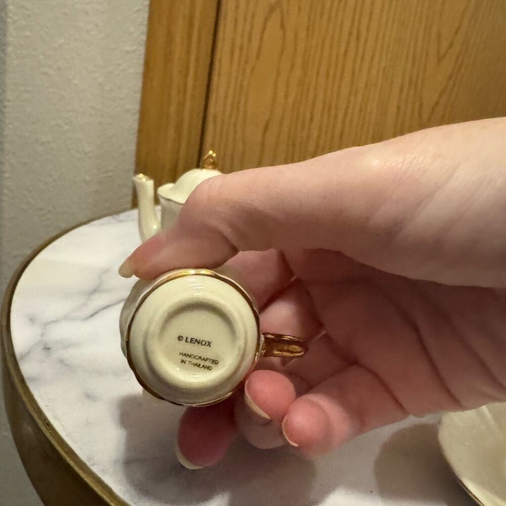 Lennox miniature tea set - missing one lid ! - Picture 10 of 12